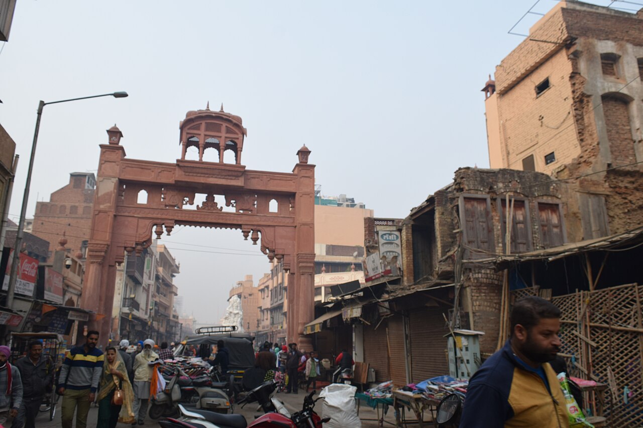 Hall Bazaar & Local Markets